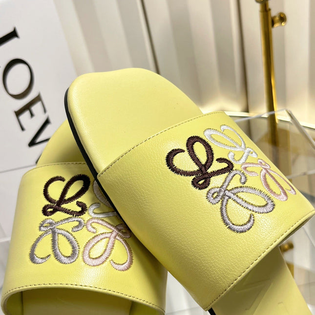 LOEWE 26S LOGO-EMBROIDERED SANDALS IN LIGHT YELLOW CALFSKIN