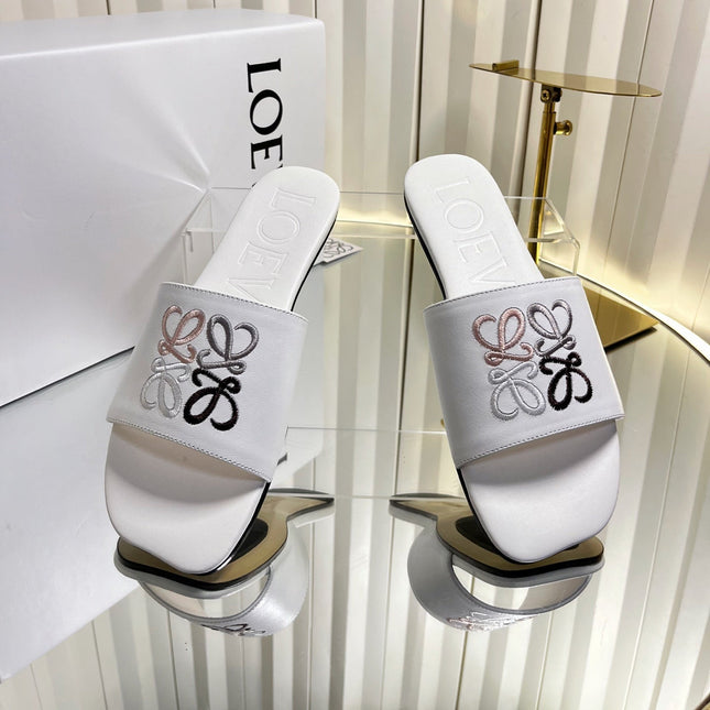 LOEWE 26S LOGO-EMBROIDERED SANDALS IN WHITE CALFSKIN