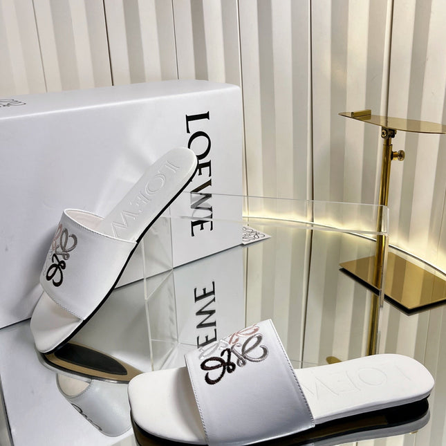 LOEWE 26S LOGO-EMBROIDERED SANDALS IN WHITE CALFSKIN