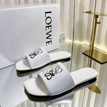 LOEWE 26S LOGO-EMBROIDERED SANDALS IN WHITE CALFSKIN