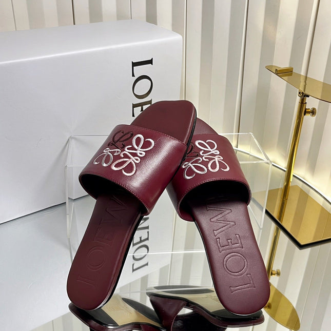 LOEWE 26S LOGO-EMBROIDERED SANDALS IN DARK RED CALFSKIN