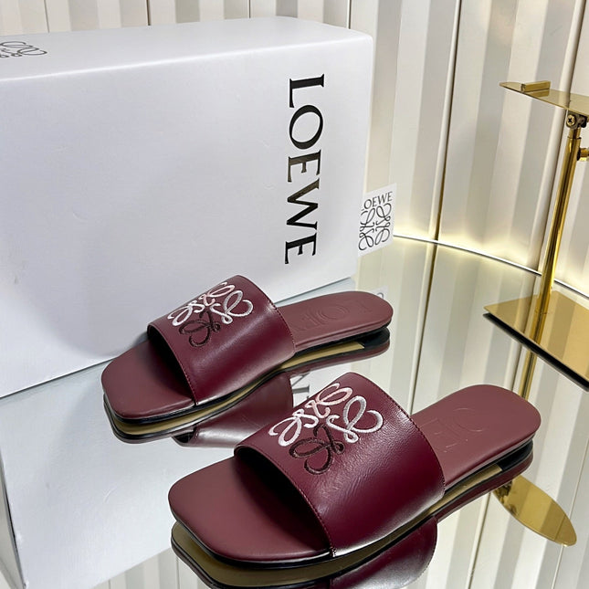 LOEWE 26S LOGO-EMBROIDERED SANDALS IN DARK RED CALFSKIN