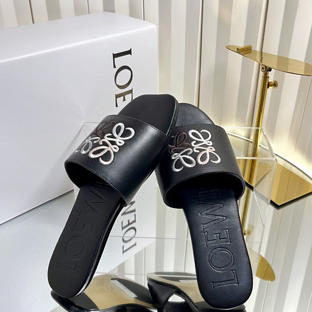 LOEWE 26S LOGO-EMBROIDERED SANDALS IN BLACK CALFSKIN