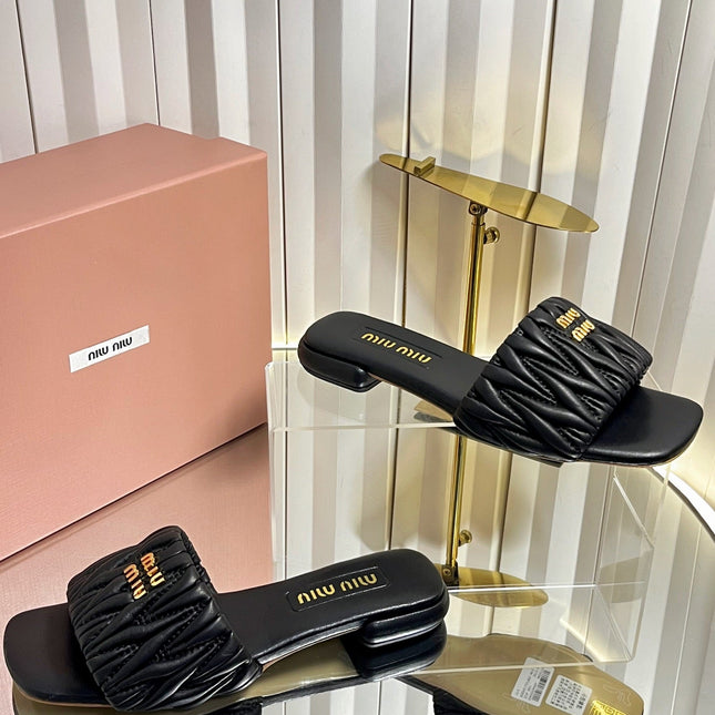 MIUMIU 26S MATELASSE SLIDES IN BLACK CALFSKIN GOLD HARDWARE
