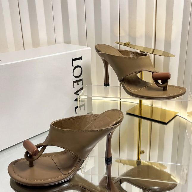 LOEWE 26S HEELED THONG SANDALS 90 MM IN CAMEL BROWN CALFSKIN