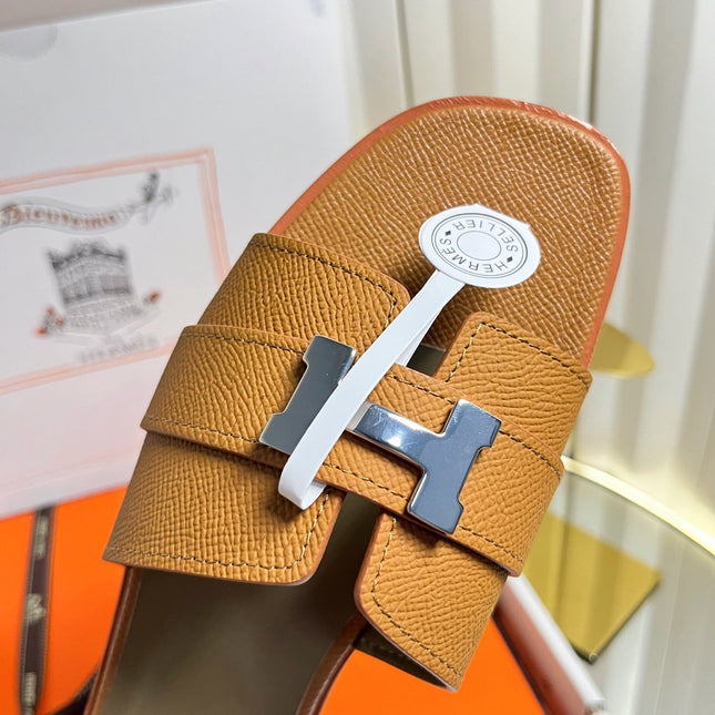 HM 26S ORAN SANDALS IN CARAMEL BROWN EPSOM CALFSKIN SILVER HARDWARE