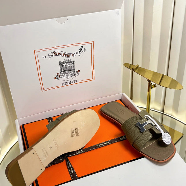 HM 26S ORAN SANDALS IN OLIVE BROWN EPSOM CALFSKIN SILVER HARDWARE