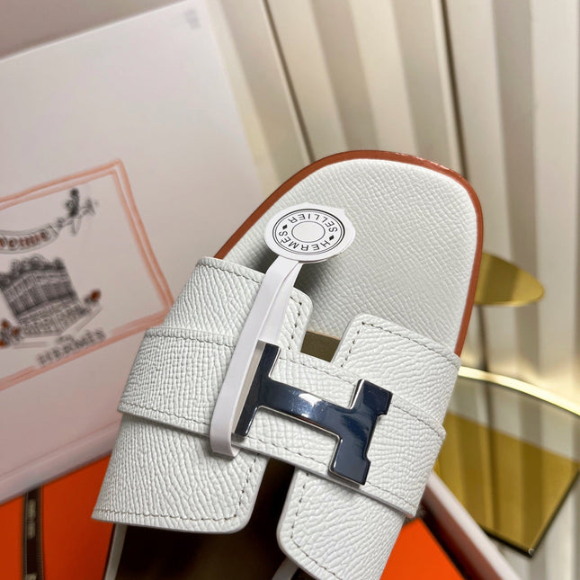 HM 26S ORAN SANDALS IN WHITE EPSOM CALFSKIN SILVER HARDWARE