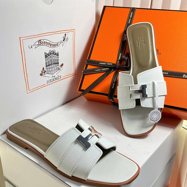 HM 26S ORAN SANDALS IN WHITE EPSOM CALFSKIN SILVER HARDWARE