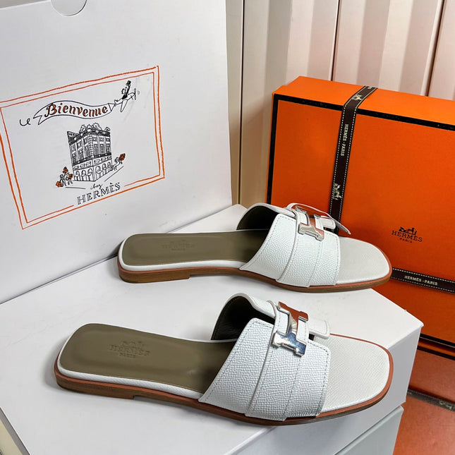 HM 26S ORAN SANDALS IN WHITE EPSOM CALFSKIN SILVER HARDWARE