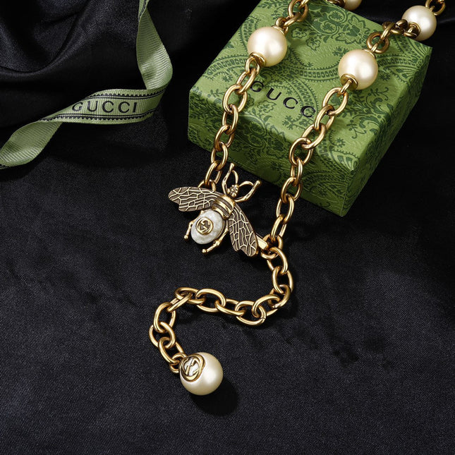 GUCCI 26S BEE PEARL CHAIN NECKLACE IN GOLD TONE METAL 615893