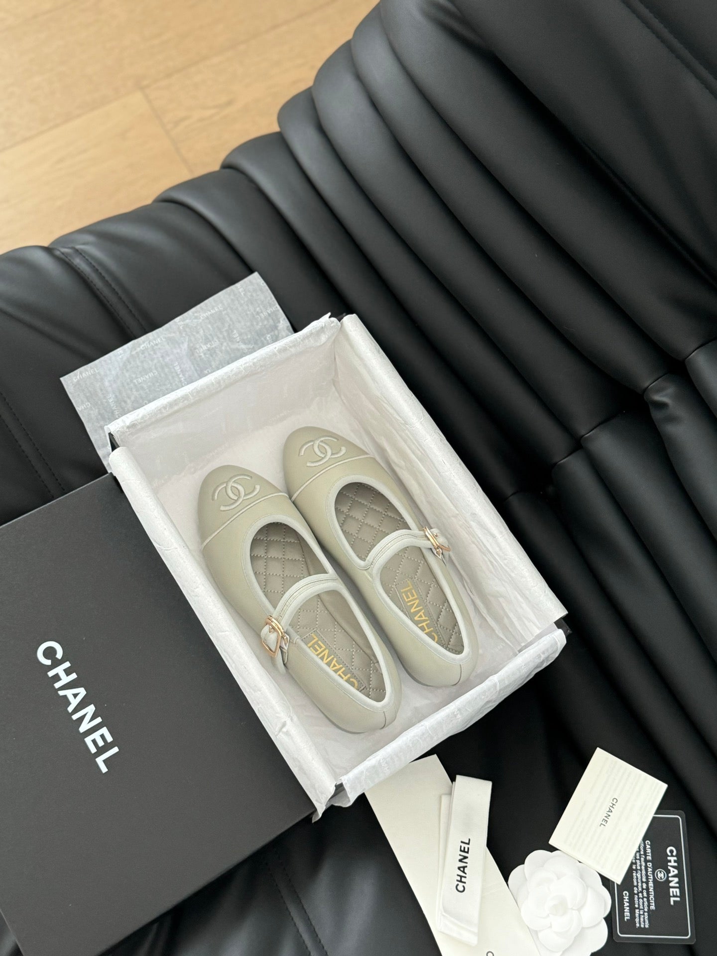 MARY JANE SHOES IN GREY LAMBSKIN