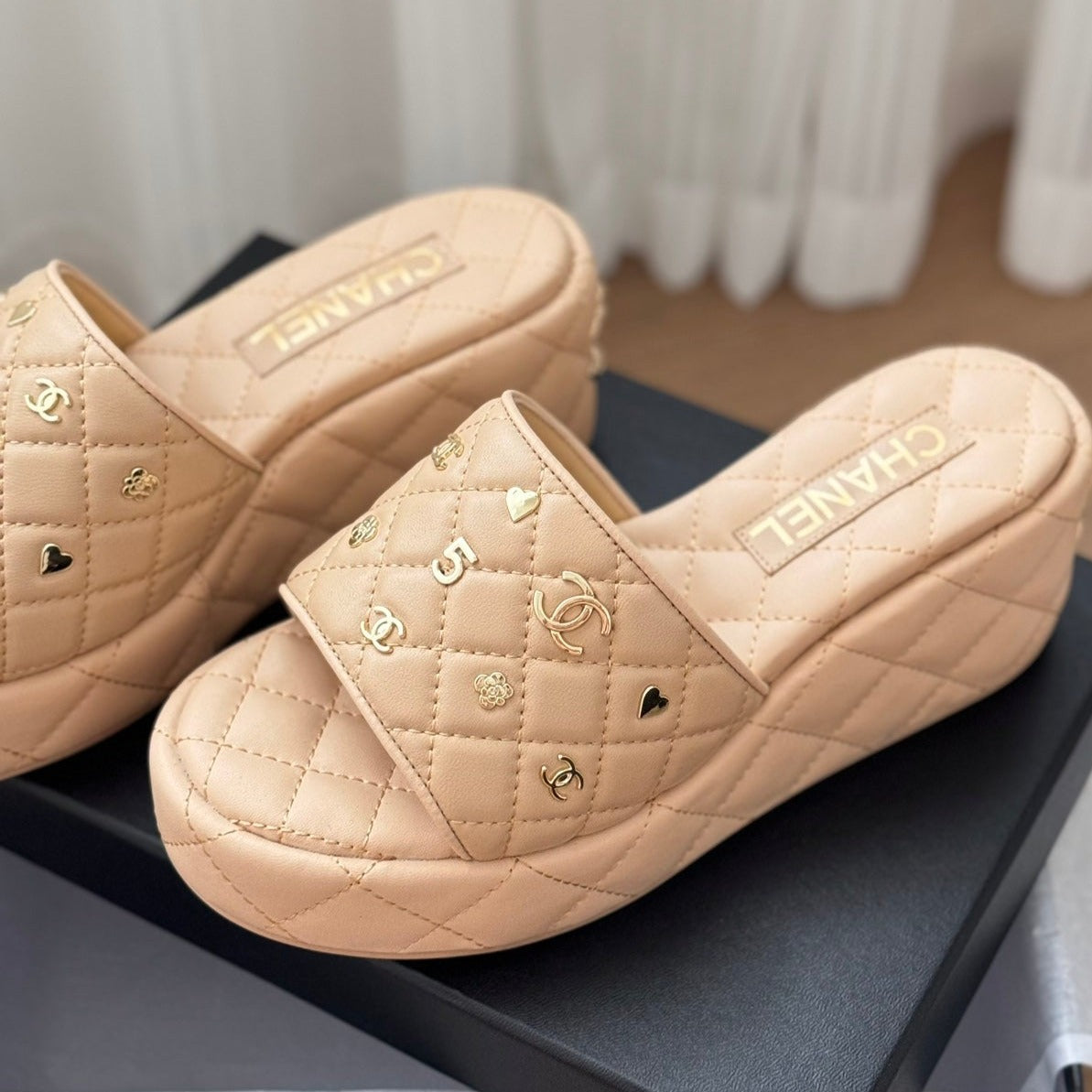 Thick Sole Slope Heel Weddge Lambskin Beige Cream