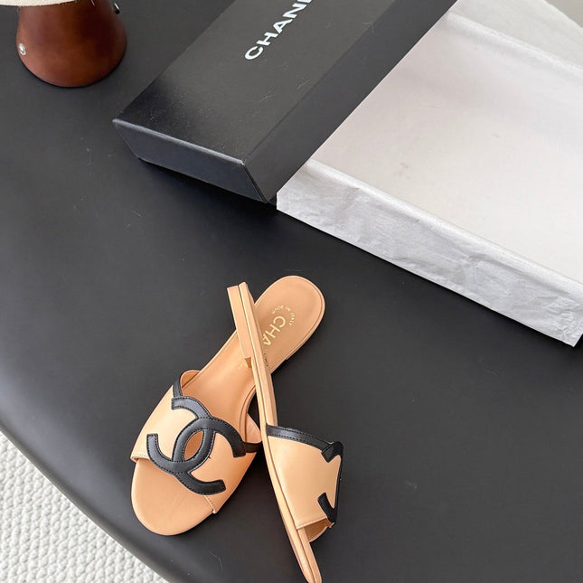 CHANEL MULES IN BEIGE MIX BLACK CALFSKIN
