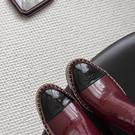 CHANEL 26S CHELSEA ANKLE BOOTS 70 MM IN BURGUNDY EMBOSSED AND BLACK PATENT