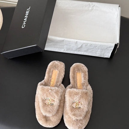 CHANEL 26S MULES IN BEIGE SHEARLING LINING