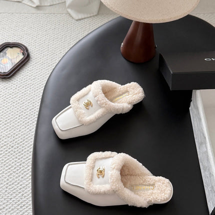 CHANEL 26S MULES IN WHITE SHEARLING AND CALFSKIN