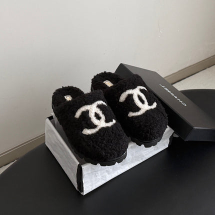 CHANEL 26S SLIDE SANDALS IN BLACK SHEARLING UPPER AND LINING WITH WHITE CC LOGO