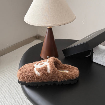 CHANEL 26S SLIDE SANDALS IN CAMEL BROWN SHEARLING UPPER AND LINING WITH WHITE CC LOGO
