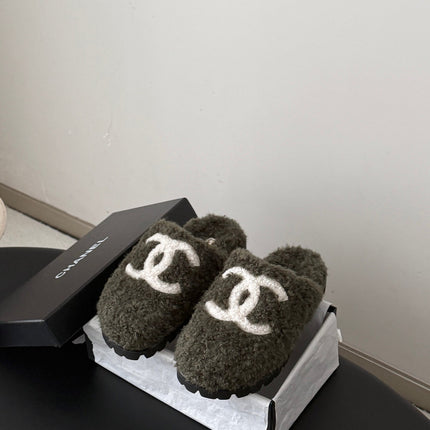 CHANEL 26S SLIDE SANDALS IN DARK GREY SHEARLING UPPER AND LINING WITH WHITE CC LOGO