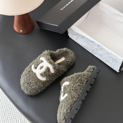 CHANEL 26S SLIDE SANDALS IN DARK GREY SHEARLING UPPER AND LINING WITH WHITE CC LOGO