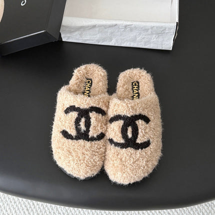 CHANEL 26S SLIDE SANDALS IN BEIGE SHEARLING UPPER AND LINING WITH BLACK CC LOGO