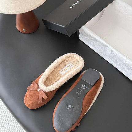 CHANEL 26S MULES IN BROWN SUEDE AND SHEARLING
