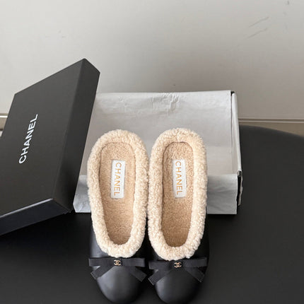 CHANEL 26S MULES IN BLACK LAMBSKIN AND SHEARLING