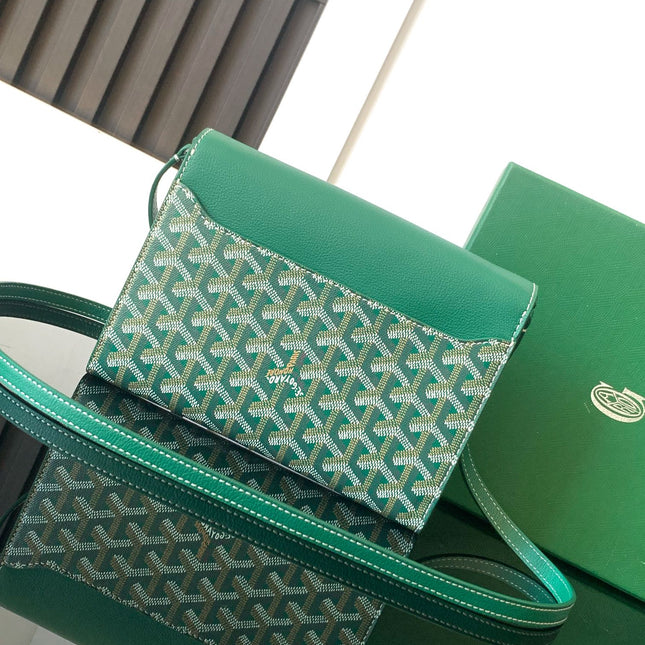 CHYPRE WALLET-POUCH 21 IN GREEN GOYARDINE CANVAS AND CALFSKIN
