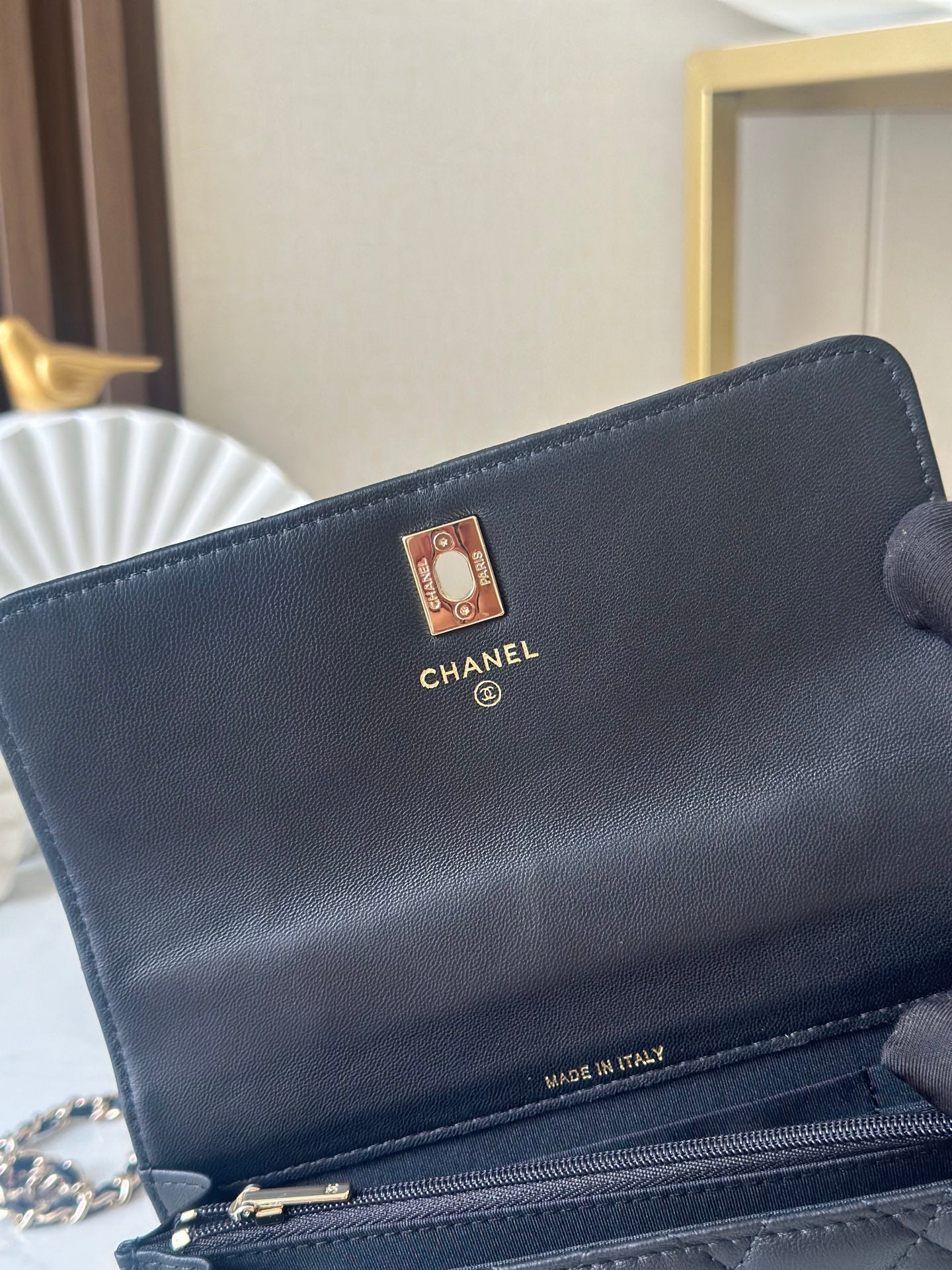 CHANEL 25S MINI FLAP BAG 18 IN BLACK CALFSKIN GOLD HARDWARE