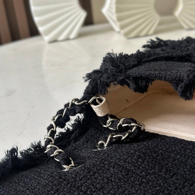CHANEL 26S FLAP BAG 27 IN BLACK TWEED