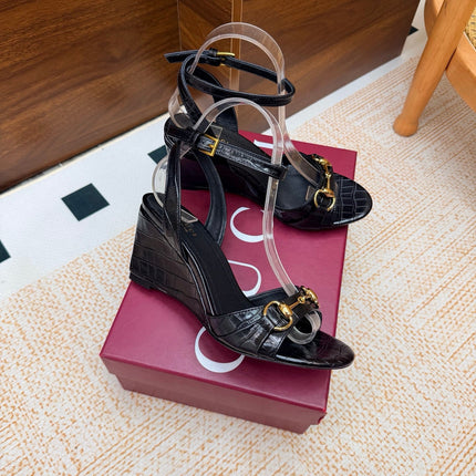 GUCCI 26S WEDGE SANDALS 80 MM IN BLACK CROCODILE EMBOSSED LEATHER