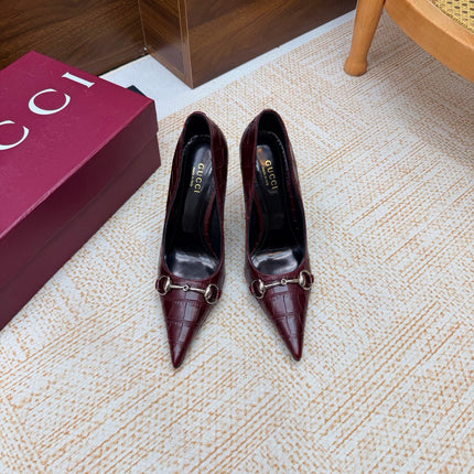 GUCCI 26S HORSEBIT PUMPS 105 MM IN DARK RED CROCODILE EMBOSSED LEATHER