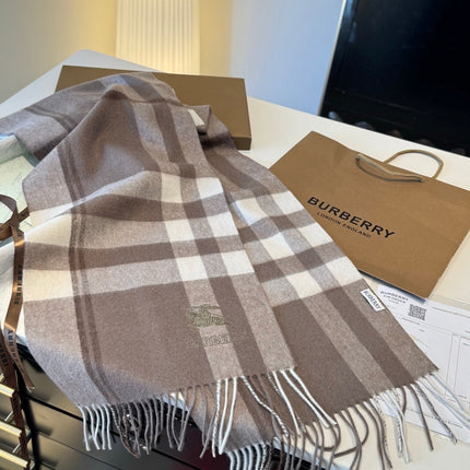 BURBERRY 26S SCARF 200 IN CASHMERE 515781