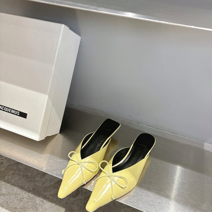 JACQUEMUS 26S HEELED MULES IN LIGHT YELLOW CALFSKIN