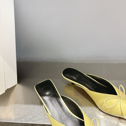 JACQUEMUS 26S HEELED MULES IN LIGHT YELLOW CALFSKIN