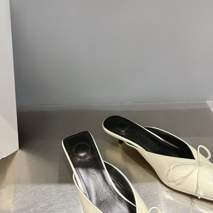 JACQUEMUS 26S HEELED MULES IN CREAM WHITE CALFSKIN