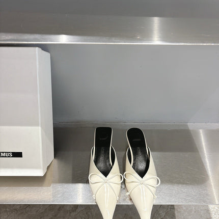JACQUEMUS 26S HEELED MULES IN CREAM WHITE CALFSKIN