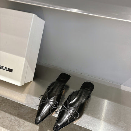 JACQUEMUS 26S HEELED MULES IN BLACK CALFSKIN
