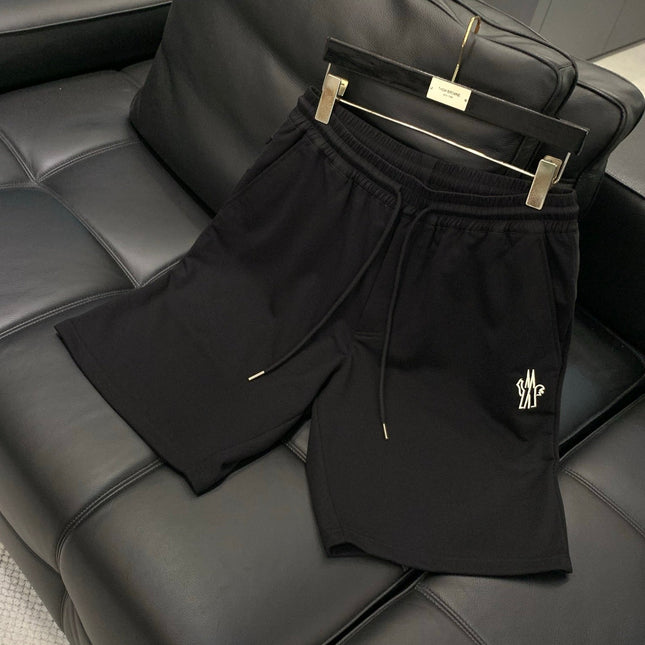 MONCLER 26S SHORTS 592