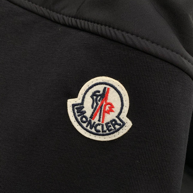 MONCLER 26S SHORTS 592