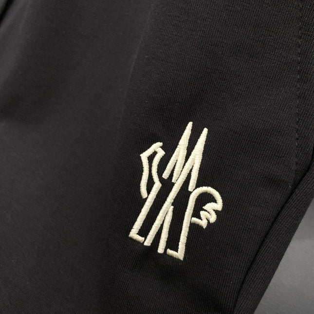 MONCLER 26S SHORTS 592
