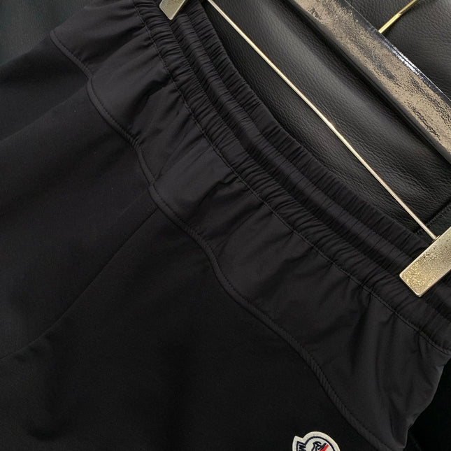 MONCLER 26S SHORTS 592