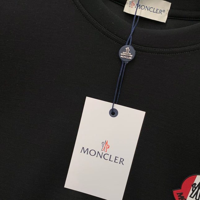 MONCLER 26S SHORT SLEEVE SET 557