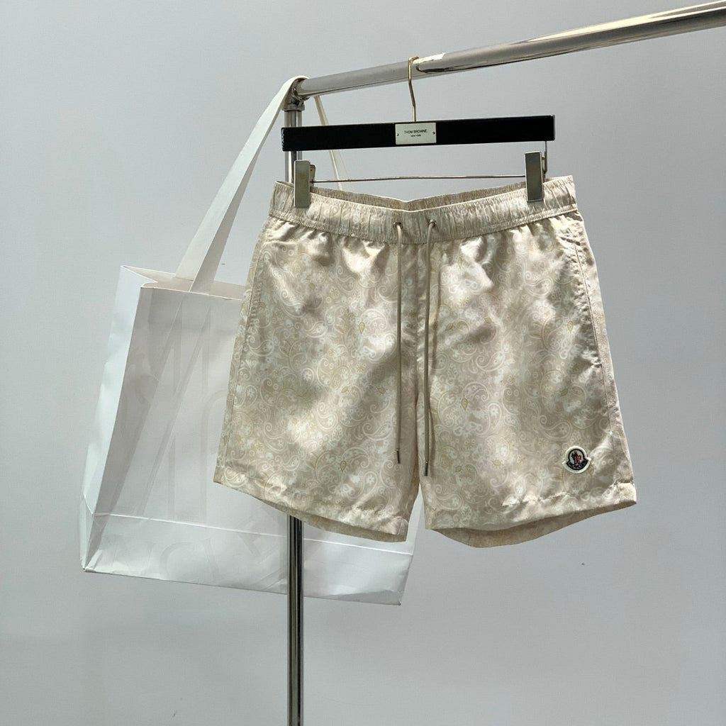MONCLER 26S SHORTS 687