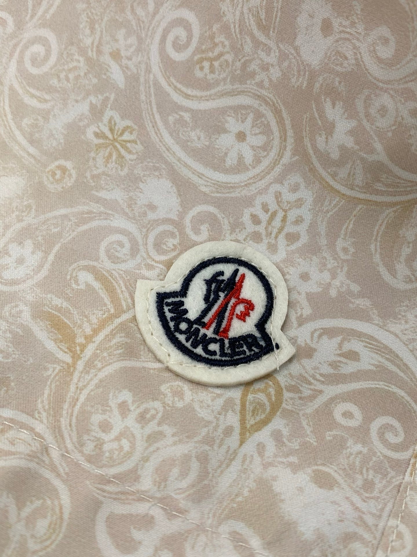 MONCLER 26S SHORTS 687
