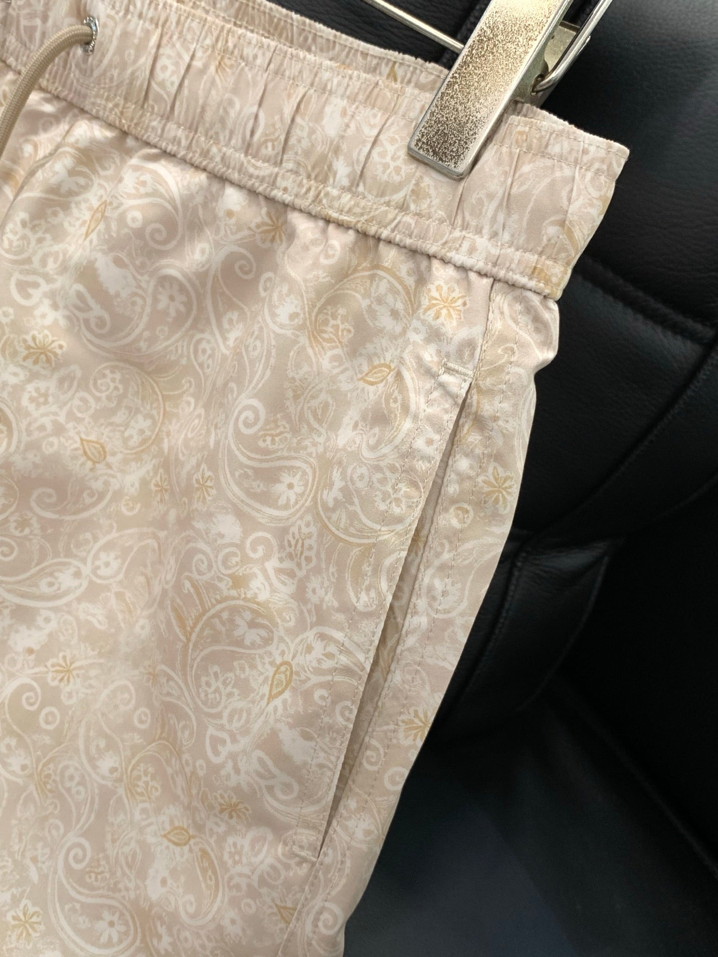 MONCLER 26S SHORTS 687