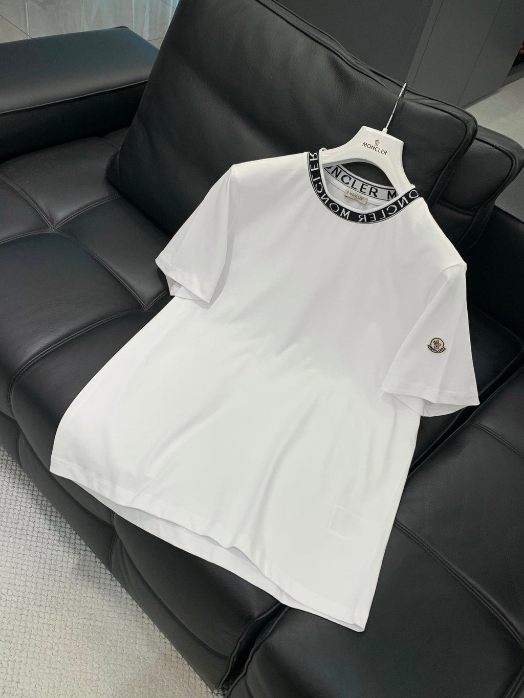 MONCLER 26S SHORT-SLEEVE T-SHIRT 679
