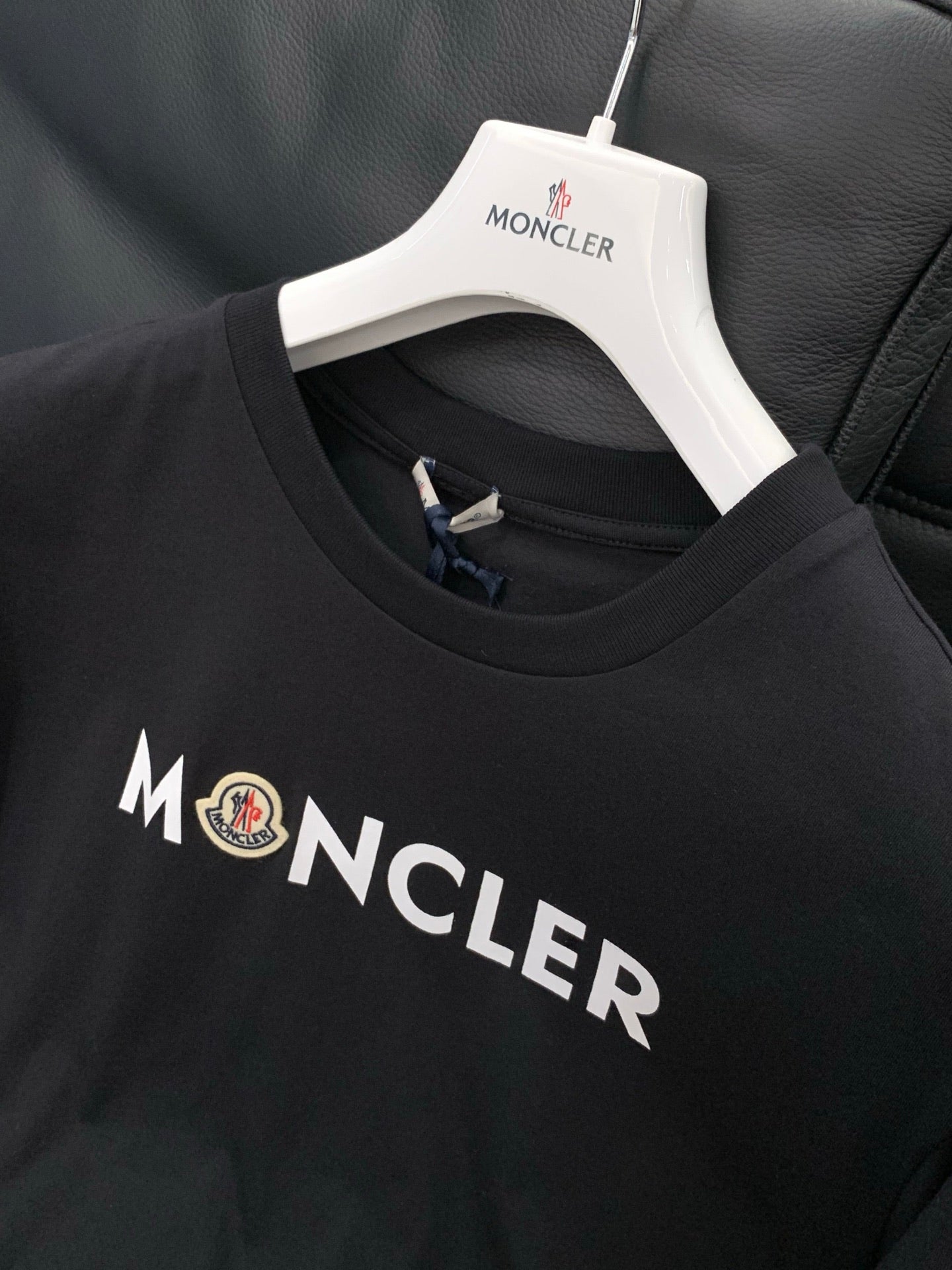 MONCLER 26S SHORT-SLEEVE T-SHIRT 670