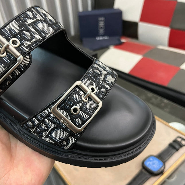 CD AQUA BUCKLE SANDAL BLACK AND GRAY JACQUARD